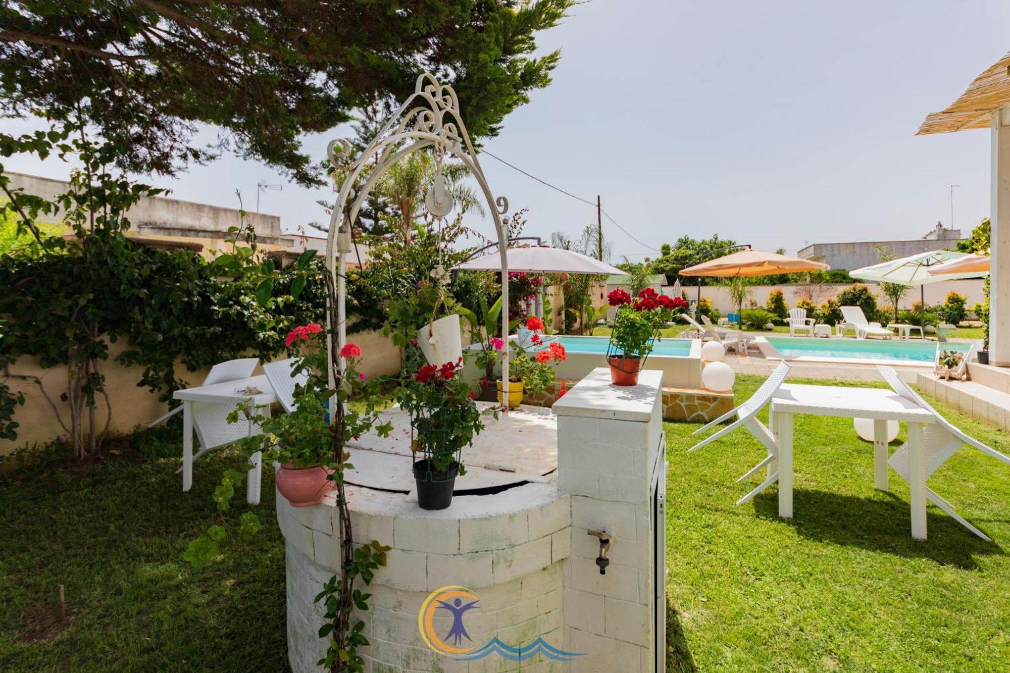 Villa Leonardo San Foca - Room, Pool & Restaurant * San Foca