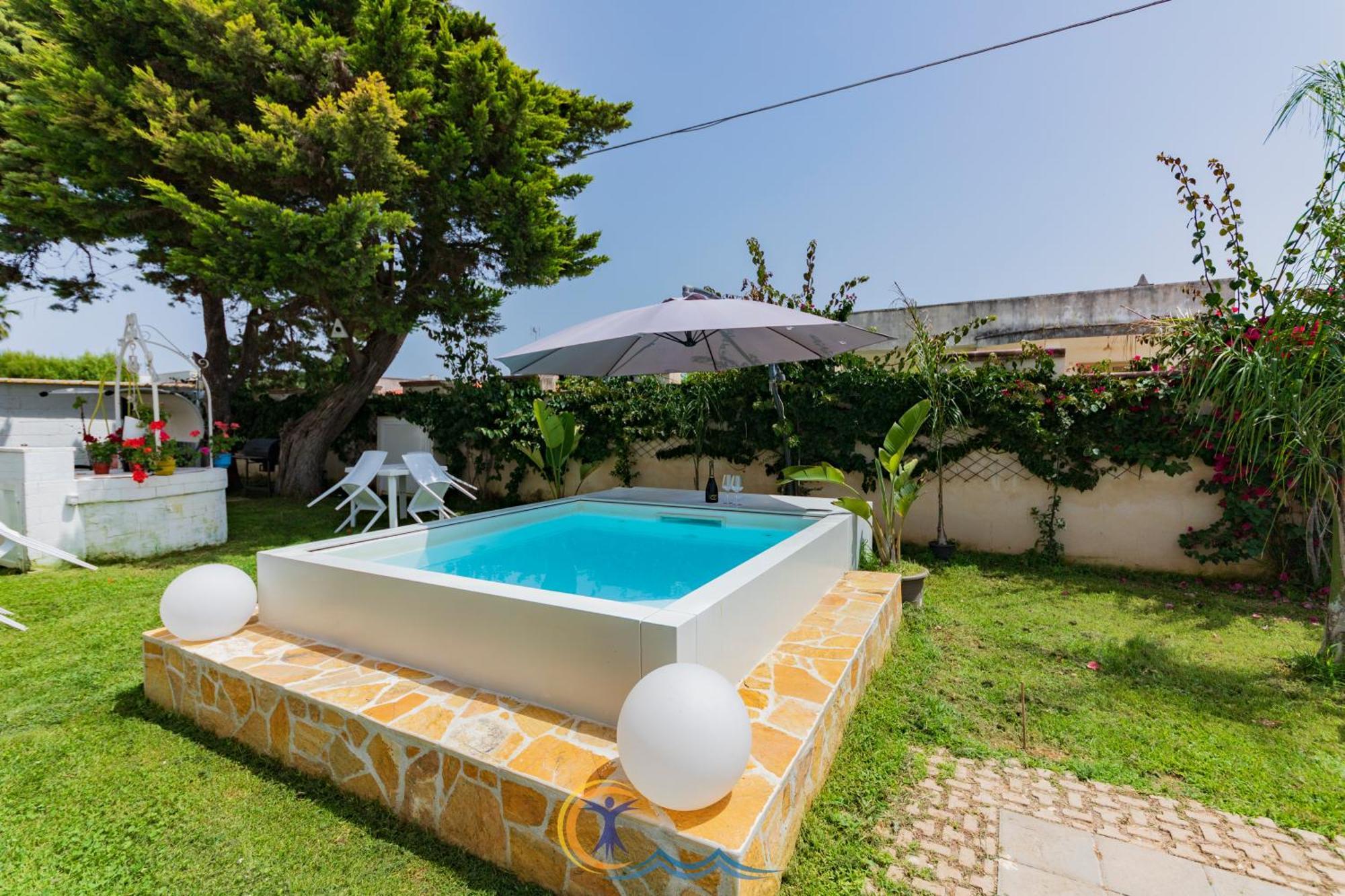 Villa Leonardo San Foca - Room, Pool & Restaurant Bed & Breakfast *