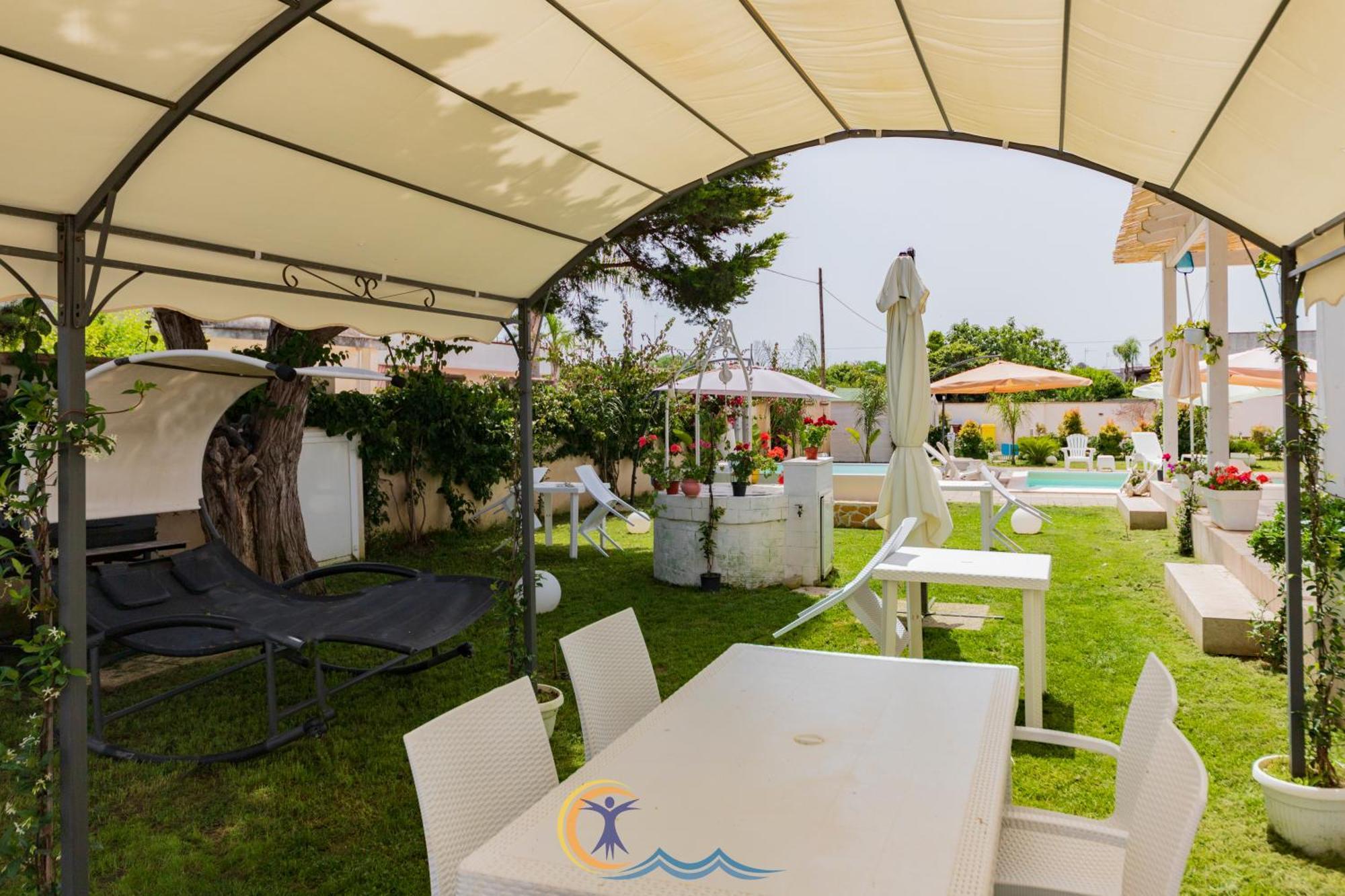Villa Leonardo San Foca - Room, Pool & Restaurant Bed & Breakfast *