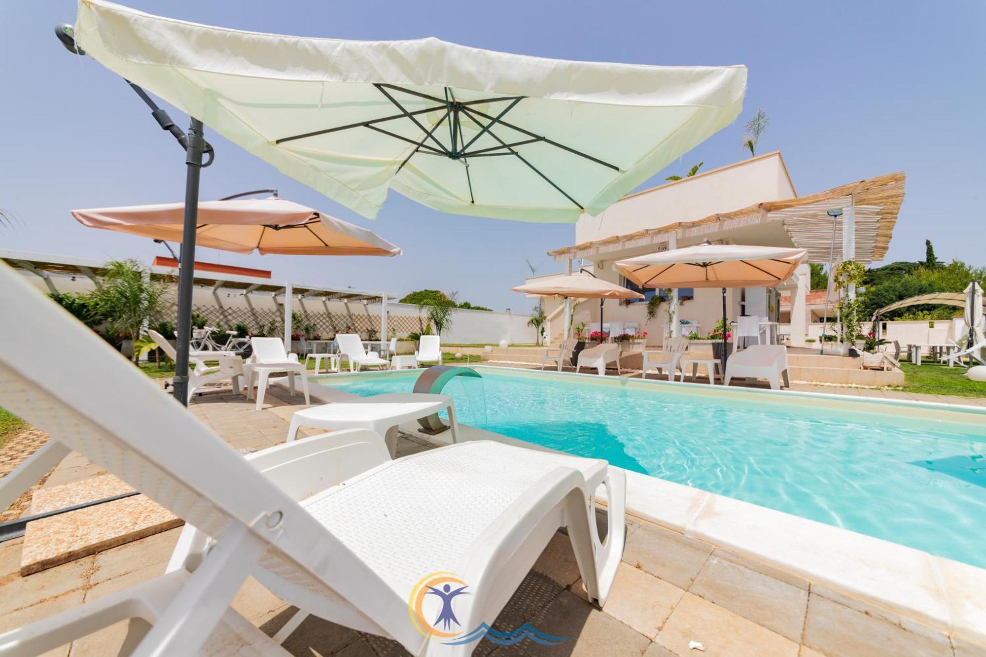 Bed & Breakfast Villa Leonardo San Foca - Room, Pool & Restaurant *