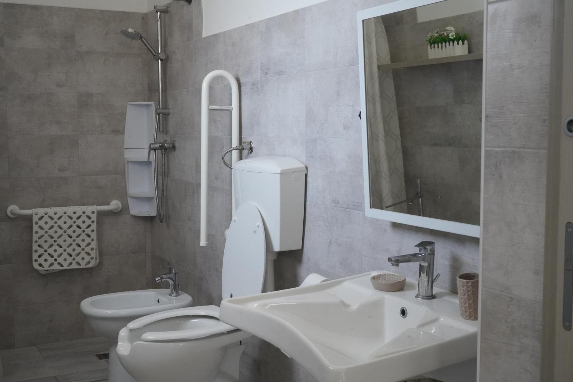 Villa Leonardo San Foca - Room, Pool & Restaurant Bed & Breakfast *