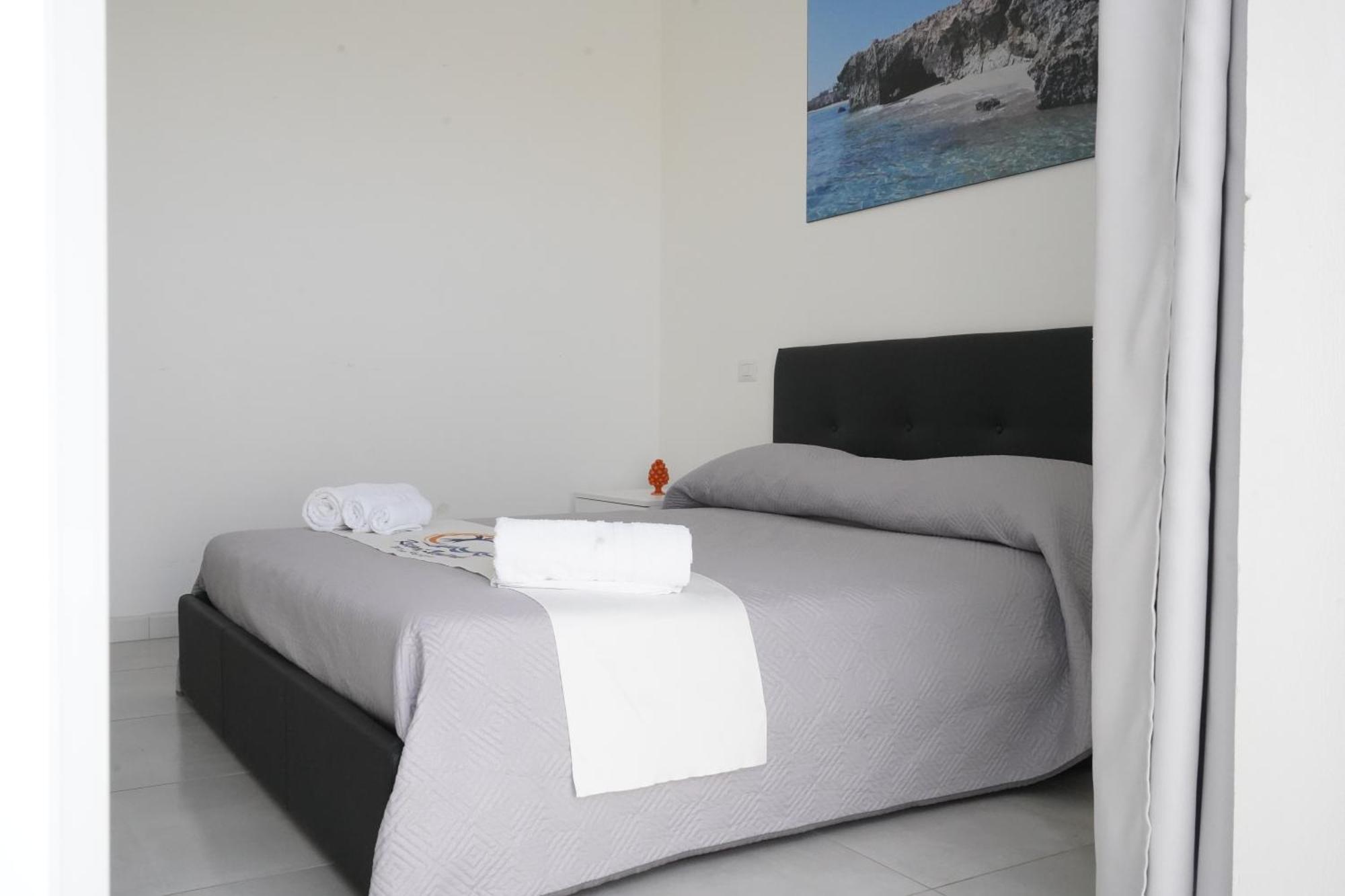 Villa Leonardo San Foca - Room, Pool & Restaurant Bed & Breakfast *