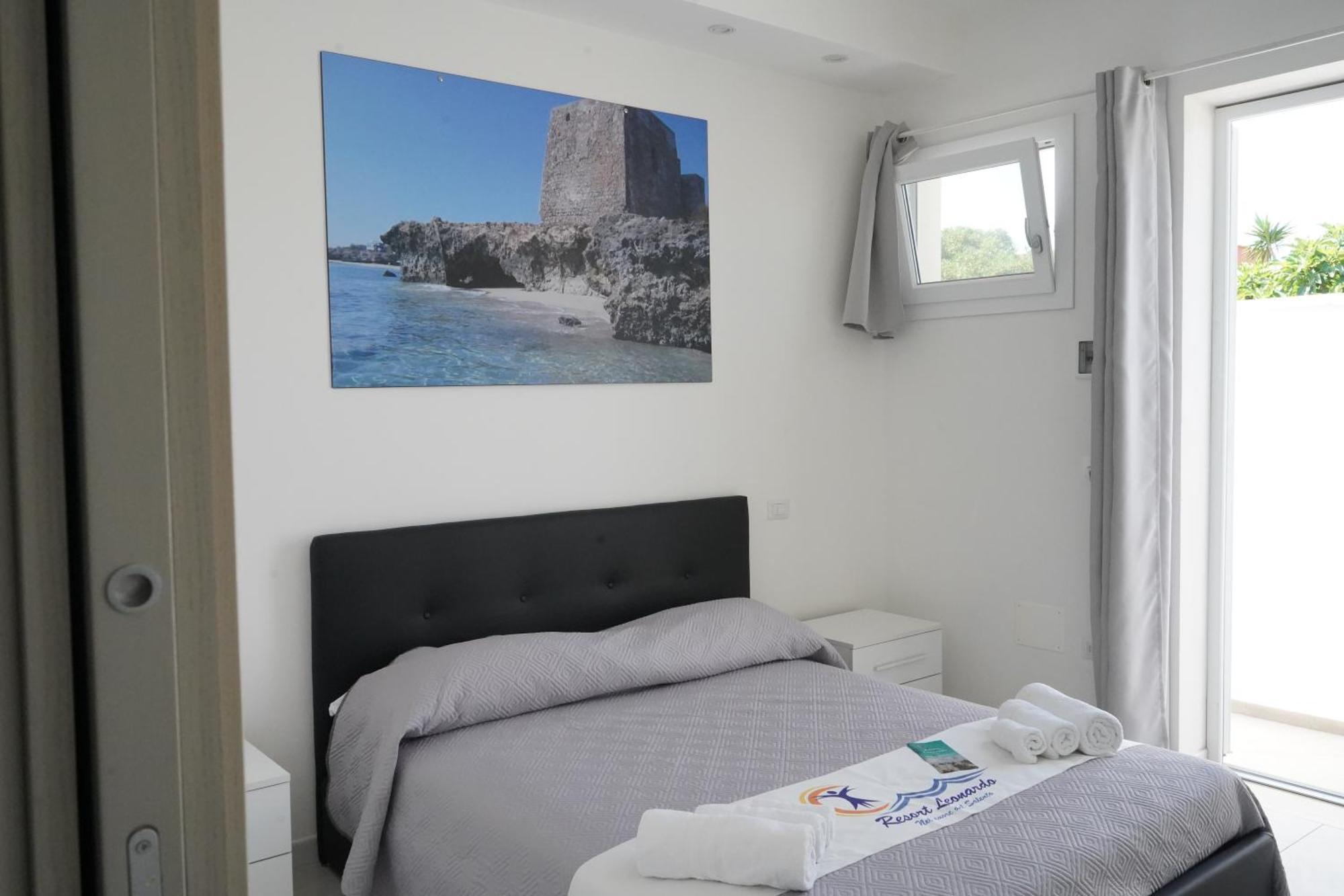 Bed & Breakfast Villa Leonardo San Foca - Room, Pool & Restaurant