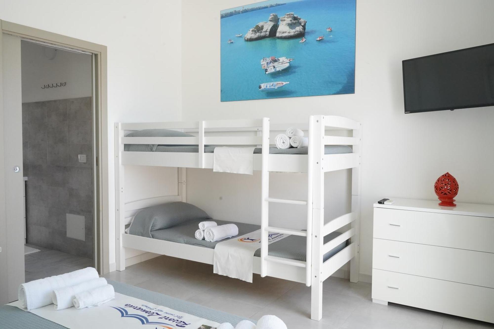 Bed & Breakfast Villa Leonardo San Foca - Room, Pool & Restaurant