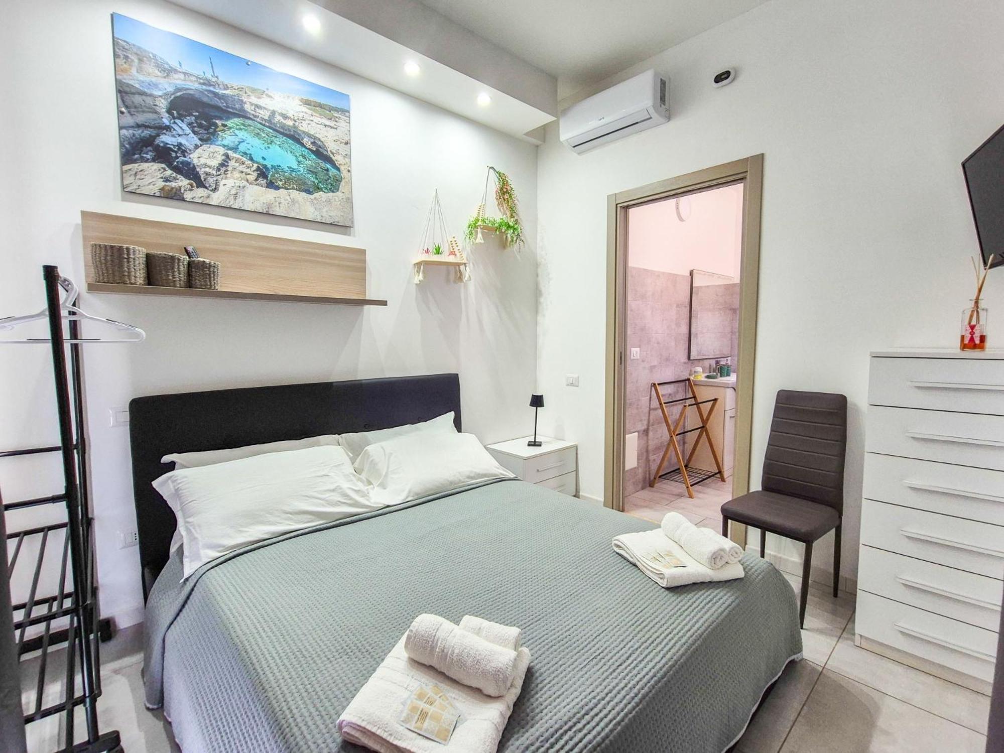 Leonardo - Room, Pool & Restaurant Couette-café *